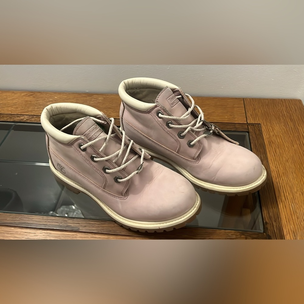 Pink Timberline’s size 8.5